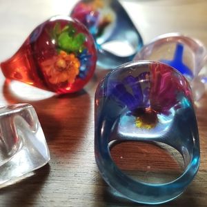 vintage Jewelry - Lot of Five Vintage Lucite Rings vintage Jewelry - Lot of Five Vintage Lucite Rings